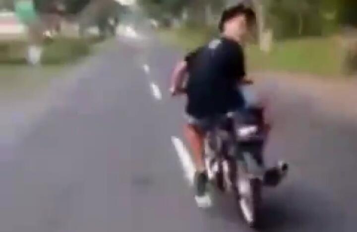 Viral Video Pengendara Ugal-ugalan, Polisi Temukan Rumah Pelaku dan Amankan Motornya!
