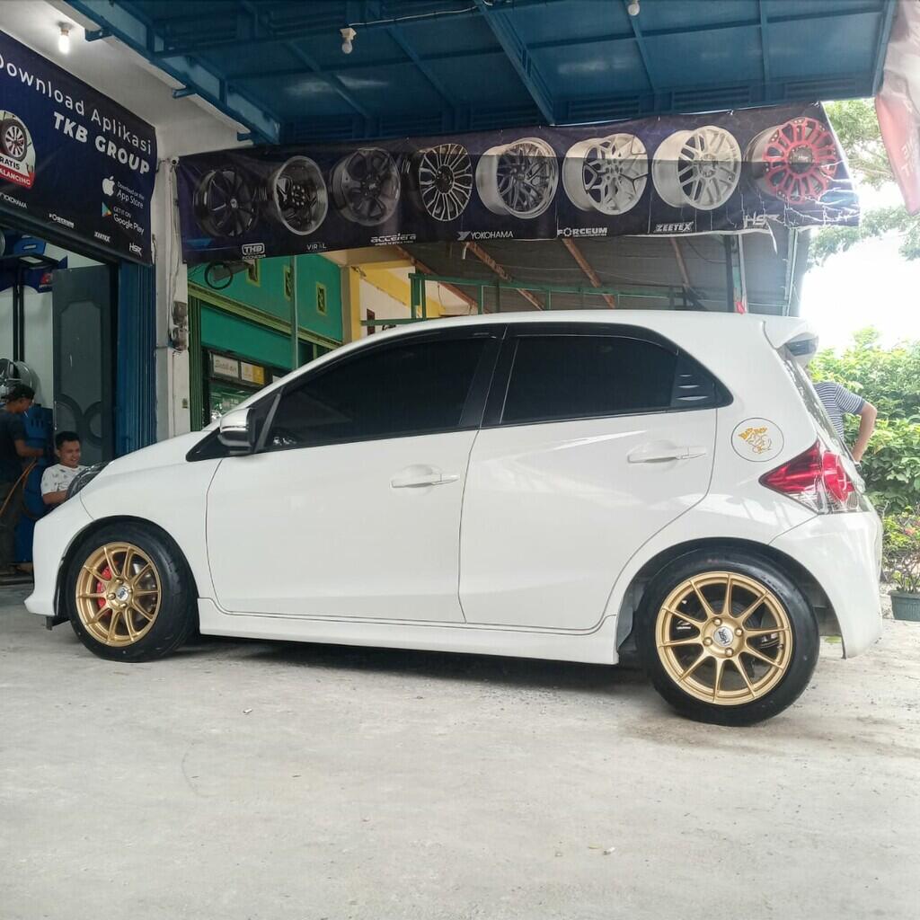 Honda Brio Pakai Velg POOL 1869 HSR R15 +Ban Accelera Semi Slick