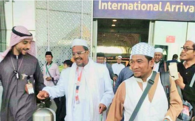 Siap-siap Pulang, Habib Rizieq Pamitan di Arab Saudi, Ziarah ke Makam Nabi