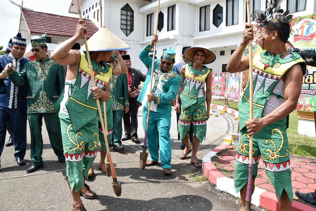 &#91;Coc Reg. KalTeng&#93; Tangkurung, Alat Musik Etnik yang Tiada Duanya