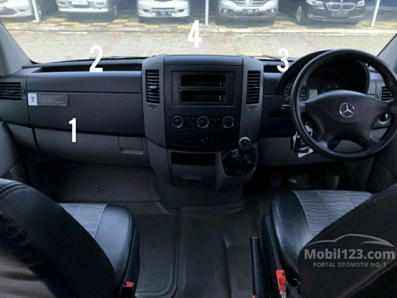 Mercedes Benz Sprinter, Angkutan Premium DAMRI yang Mewah dan Berekelas
