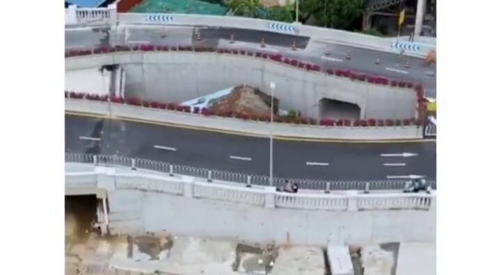 Penampakan Rumah Kecil di Tengah Jalan Raya Guangdong China! Unik Atau Strategis Nih?