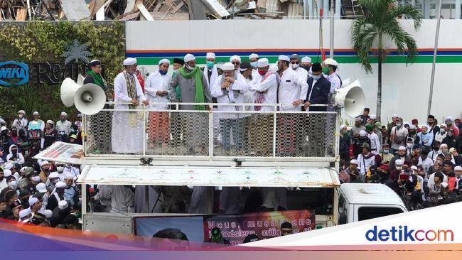 Haikal Hassan Orasi di Demo 211: To Macron, The F***ing President! 