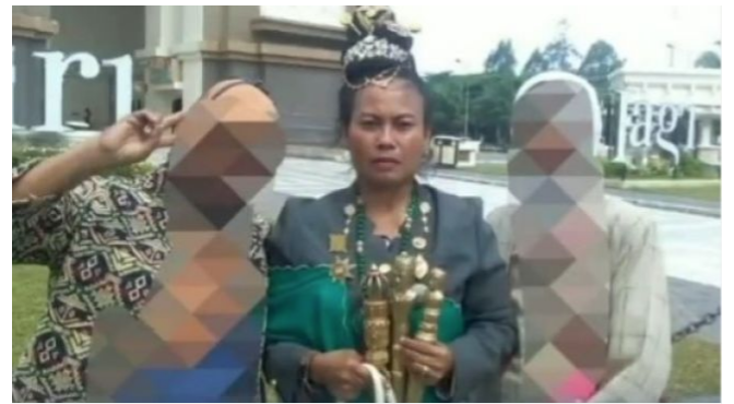 Wanita Berbaju Hijau Ngaku Istri Soekarno, Netizen: Mungkin Efek Corona