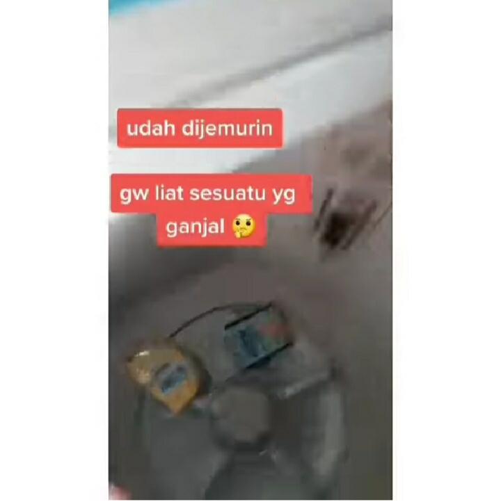 Kocak! Niat Bantu Istri, Pria ini Gunakan Pewangi Lantai Saat Mencuci Pakaian