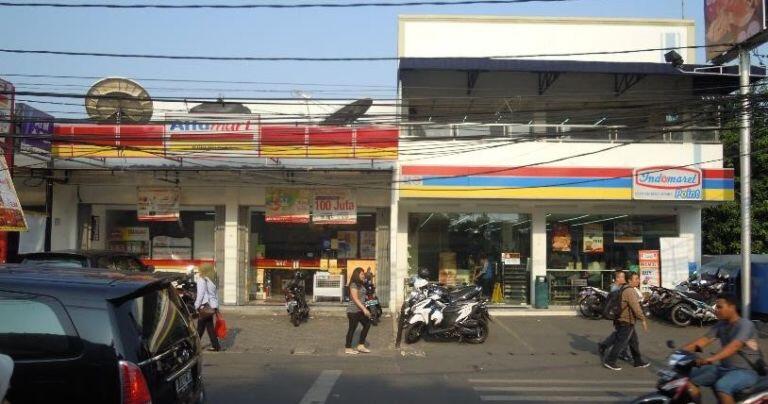 4 Alasan Kenapa Lokasi Alfamart dan Indomaret Selalu Berdekatan. Begini .............