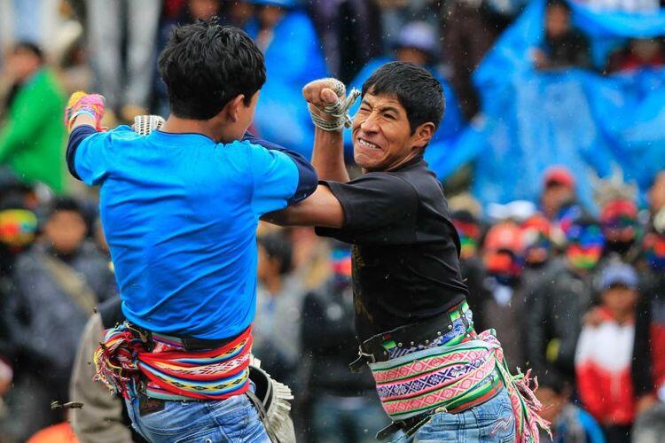 Apa Guna Tangan Kalau Bukan Untuk Baku Hantam? Itulah Festival Takanakuy Dari Peru!