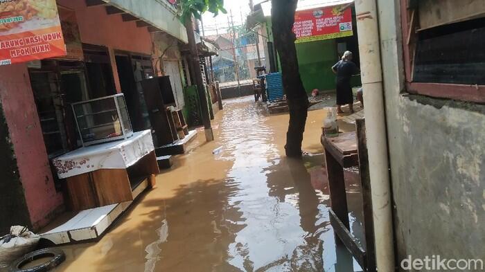 JAKARTA Diguyur Hujan Lebat, 9 RT Terendam BANJIR
