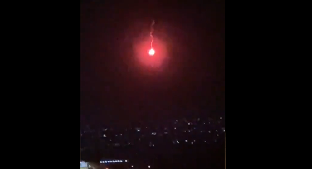 Duh, Warga Lebanon Mirip +62 Kembang Api Jadi Heboh Dikira Meteorit Jatuh