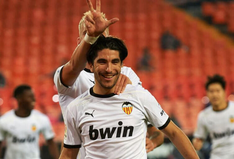 Profil Carlos Soler, Hat-trick Penalti ke Gawang Real Madrid dan Gabung Los Blancos