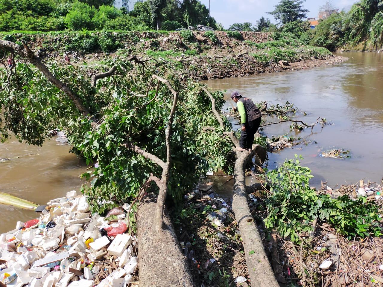 Kusebut Dia Pahlawan Sungai, Iner Beautynya Tak Kalah Dengan Artis