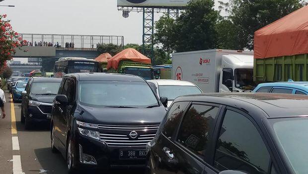 Imbas Penjemputan Habib Rizieq, Tol Bandara Soetta Macet di Dua Arah