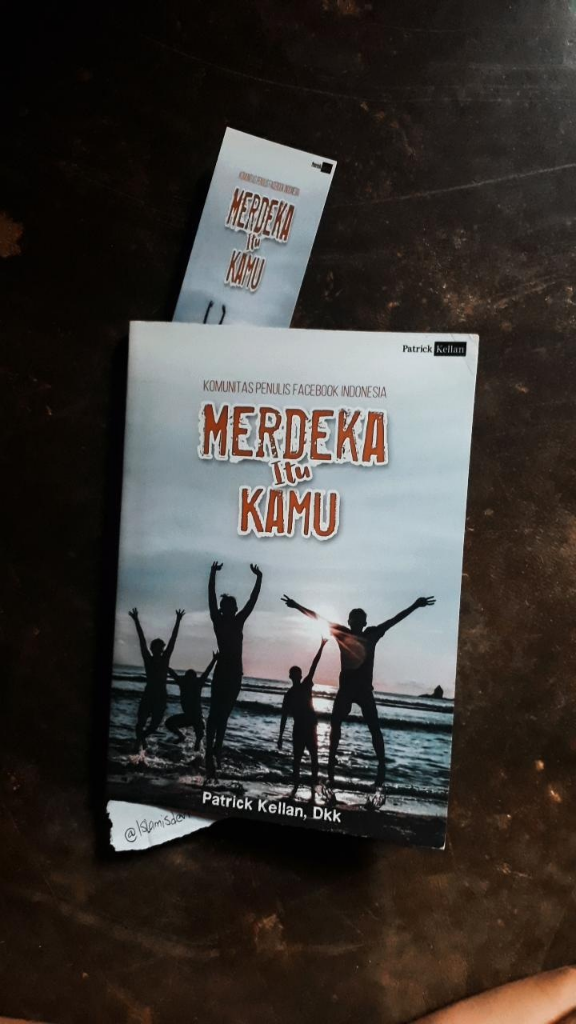 &#91;COC&#93; Review Buku Antologi Merdeka Itu Kamu Karya 54 Penulis Keren di KPFI!