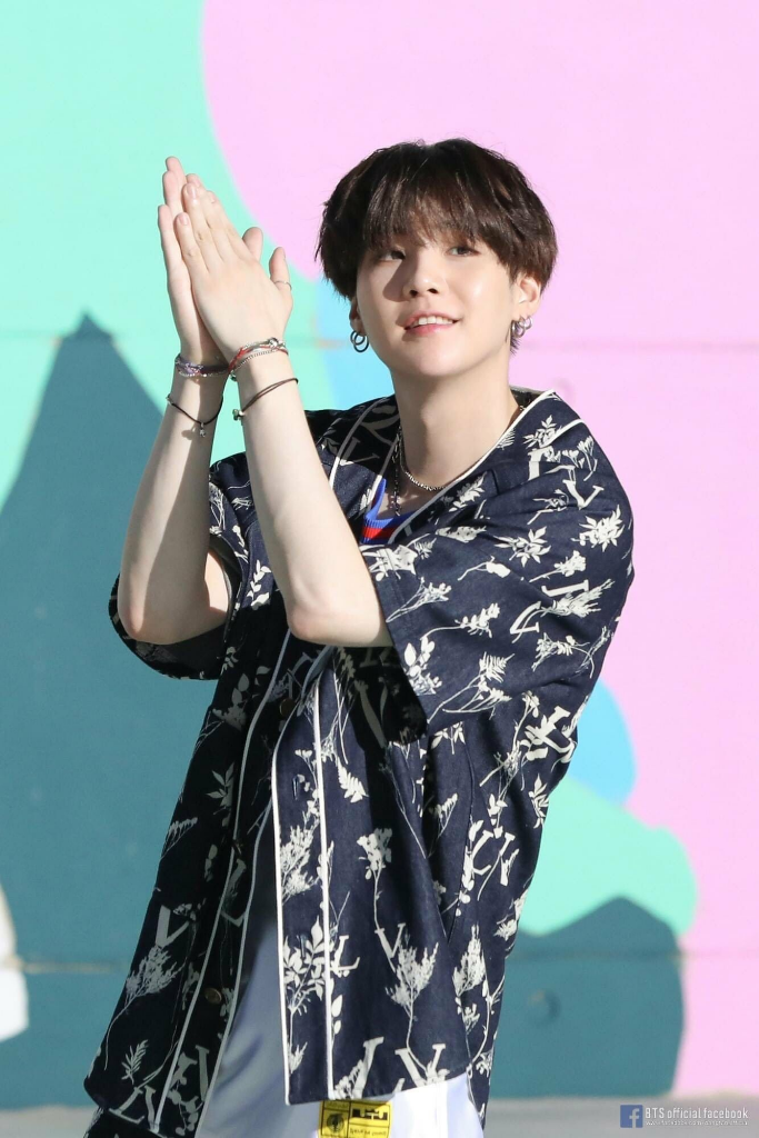 Jimin Beri Update Terbaru Tentang Kondisi Kesehatan Suga 'BTS' Pasca Operasi Bahu