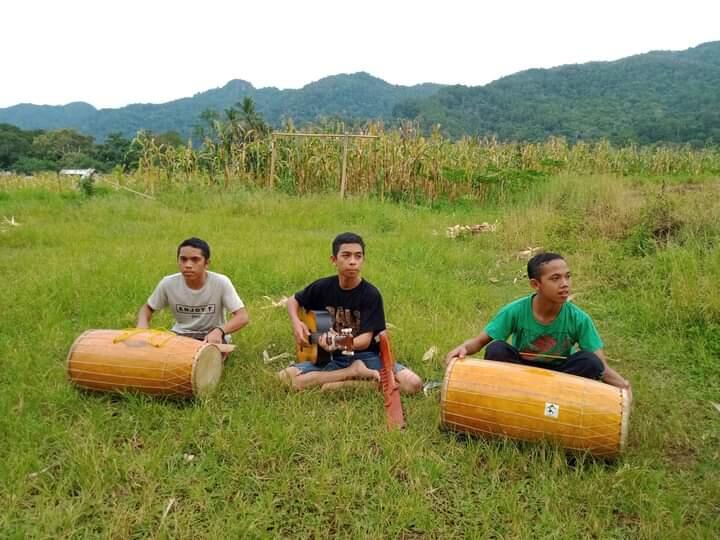 Abidin Wakur, Pahlawan Desa Ane di Bidang Seni Sekaligus Kemanusiaan!