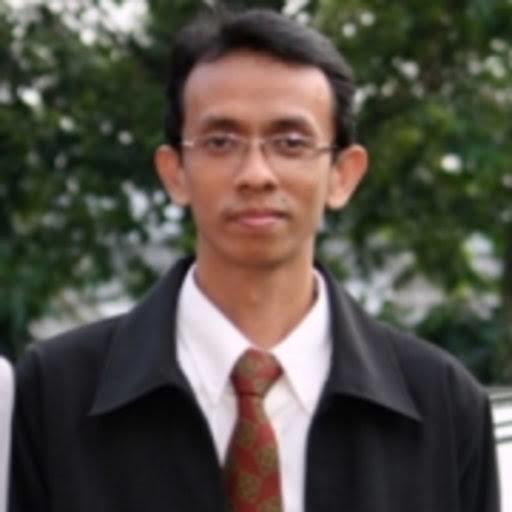 Pak Alvian Seseorang Yang Berjasa Membantu Kami Menghadapi Hidup Perkuliahan
