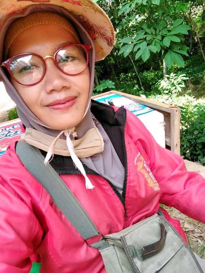 Mbak Sary, Sosok Pahlawan Pencipta Lapangan Kerja untuk Para Tetangganya!