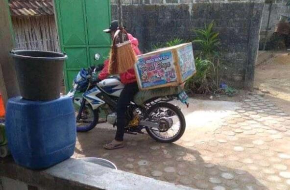 Mbak Sary, Sosok Pahlawan Pencipta Lapangan Kerja untuk Para Tetangganya!