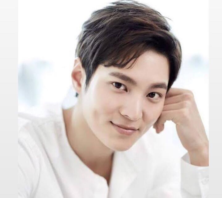Potret beberapa artis korea yang punya lesung pipi. Manisnya bikin diabetes!