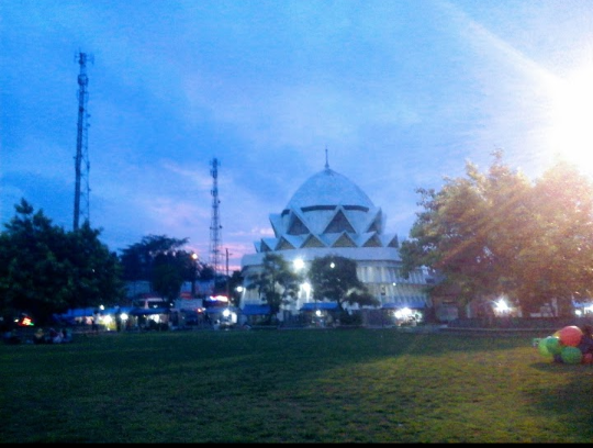 Bapak Darmono Pahlawan Dibalik Pembuatan Masjid Megah di Kampungku