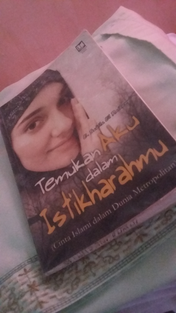 (CoC Buku) Review Buku Temukan Aku Dalam Istikarahmu