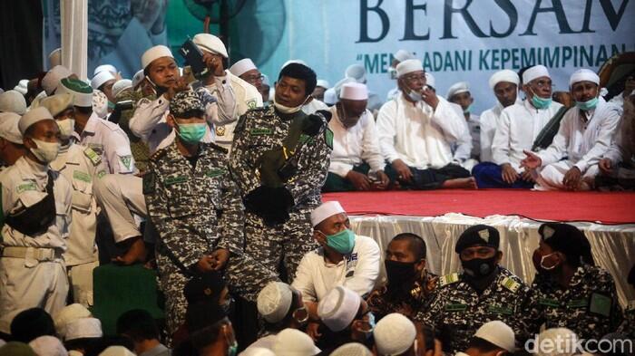 Potret Kerumunan Tanpa Jarak di Acara Maulid-Pernikahan Putri Habib Rizieq