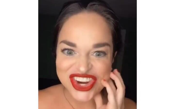 Berkat Mulut Lebarnya, Wanita Ini Viral di Tik Tok dan Raup Untung 210 Juta Pervideo!