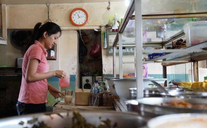 Bule, Ibu Pemilik Warung Makan Yang Sangat Ramah Dan Baik Dikala Ane Kuliah