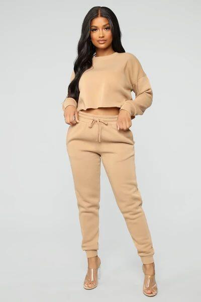 Tips Padu-Padan Jogger Pants, Bikin OOTD Makin Kece & Stylish.