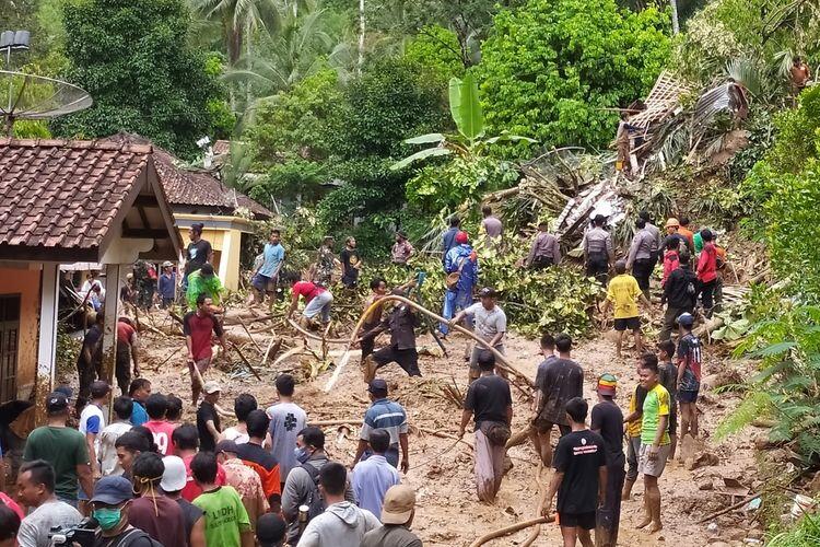 Satu Keluarga di Banyumas Tertimbun Longsor, Istri Ditemukan Tewas