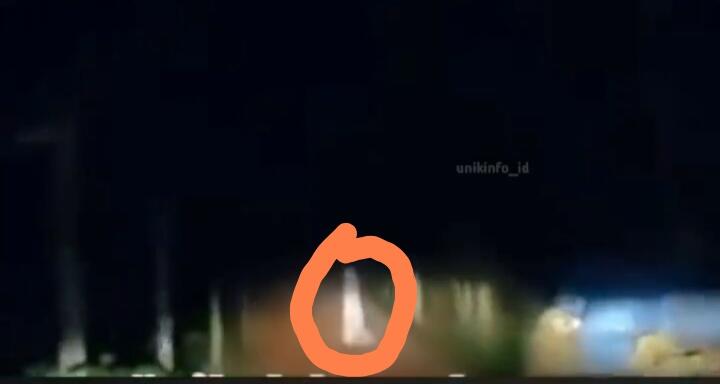 Melintas di Hutan Malam Hari, Pengemudi Mobil Ini Lihat Penampakan Hantu Lewat! Ngeri