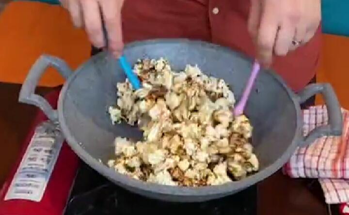 Gokils, Hotman Paris Menangkan Lelang Popcorn KPOP Emas Karya Chef Arnold Harga 50Jt!