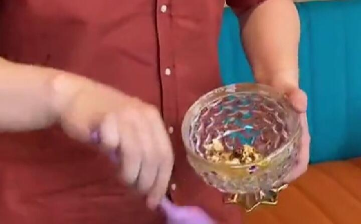 Gokils, Hotman Paris Menangkan Lelang Popcorn KPOP Emas Karya Chef Arnold Harga 50Jt!