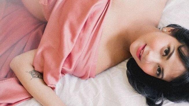 Vanessa Angel Serang Habib Rizieq, Pamer Lagi Hamil ke Kantor Polisi