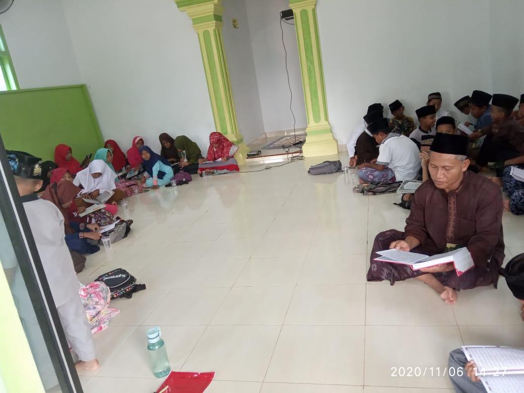 Pahlawan Tanpa Tanda Jasa Dengan Banyak Jasa! 