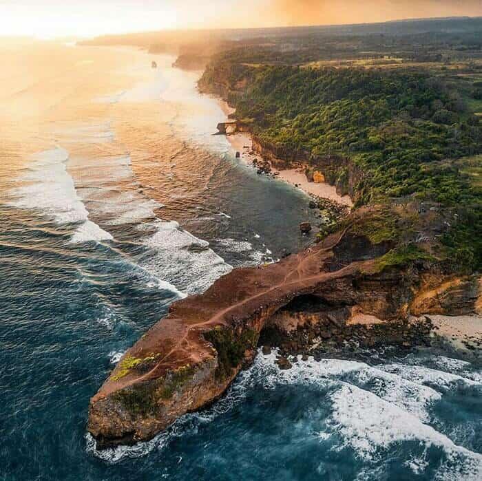 Berita Duka Dunia Pariwisata, Pantai Mbawana NTT Harus Kehilangan ikon Utamanya