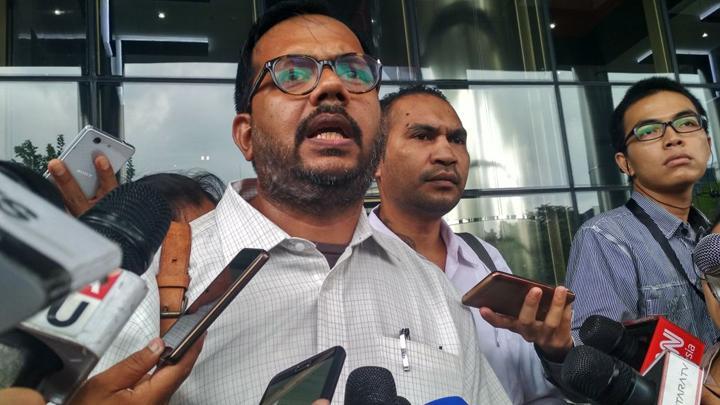 TNI Turunkan Baliho Rizieq Shihab, Haris Azhar: Ini Serius