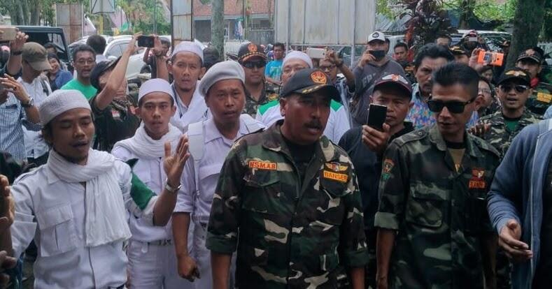 Bubarkan Organisasi Radikal Paramiliter FPI dan Banser NU