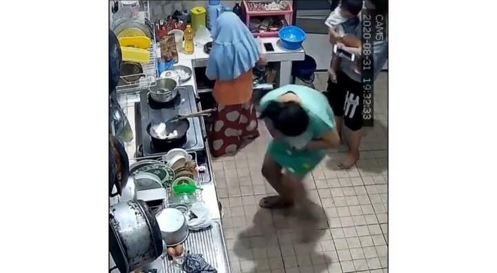 Detik-detik Cimol Meledak dan Melompat dari Wajan, Bikin Heboh Penghuni Rumah!