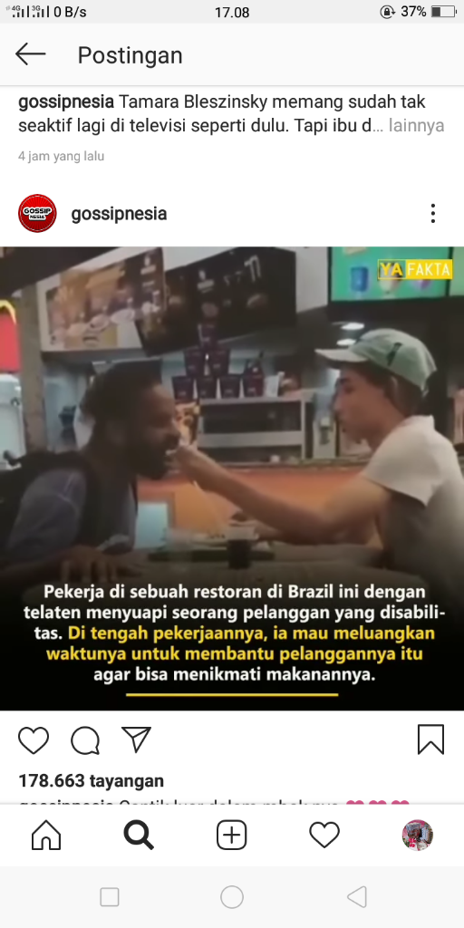 Bikin Haru, Pelayan ini Suapi Pelanggan Disabilitas!
