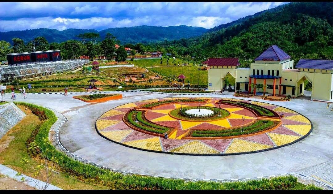 Kebun Raya Liwa, Tempat Wisata di Lampung Barat yang Indah Mempesona!