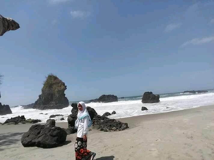 Pesona Keindahan Pantai Krui, Lampung Barat! Liburanku Seru, Liburanku Aman