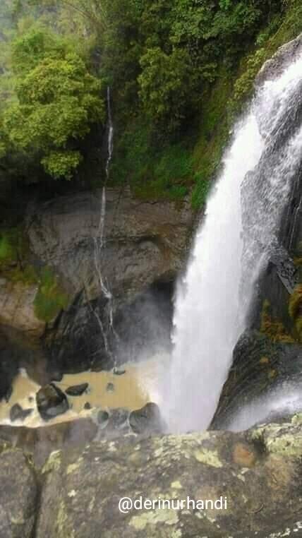 Yuk, Nikmati Sensasi Kesegaran Curug Cicalobak Surga Tersembunyi Di Cianjur Selatan! 