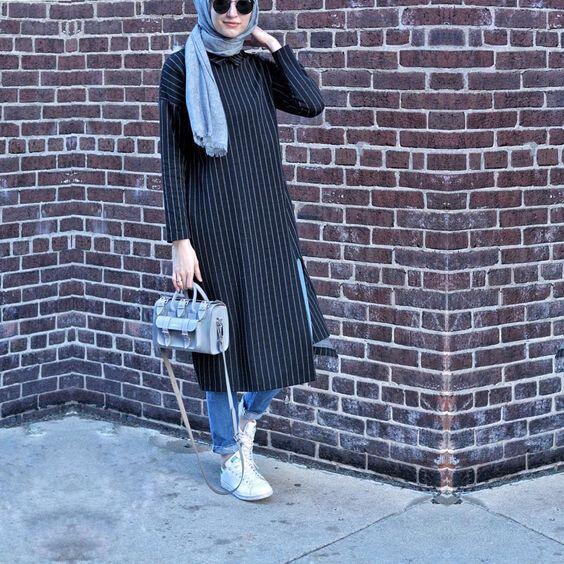 7 Padu-Padan Tunik Panjang untuk Hijaber Bertubuh Mungil Agar Terlihat Lebih Tinggi.