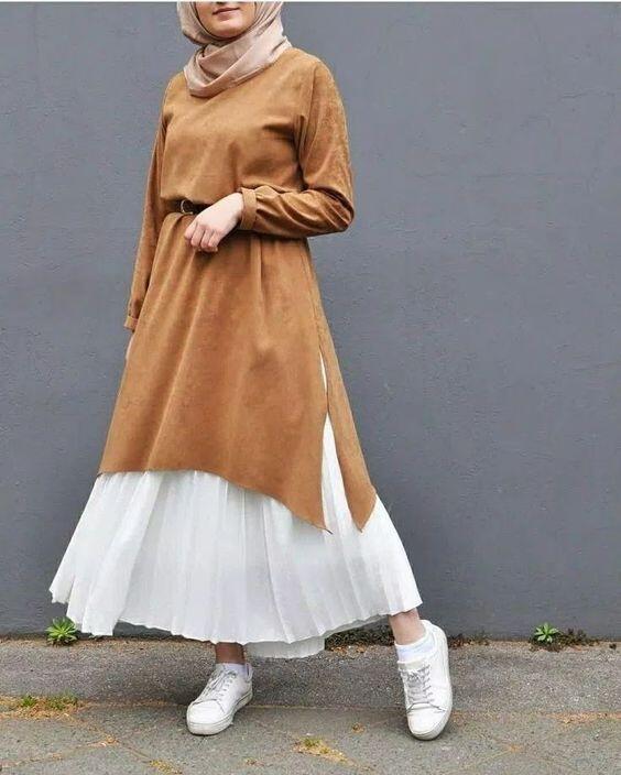 7 Padu-Padan Tunik Panjang untuk Hijaber Bertubuh Mungil Agar Terlihat Lebih Tinggi.