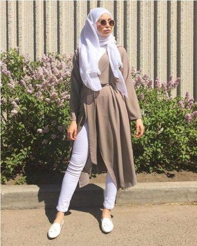 7 Padu-Padan Tunik Panjang untuk Hijaber Bertubuh Mungil Agar Terlihat Lebih Tinggi.
