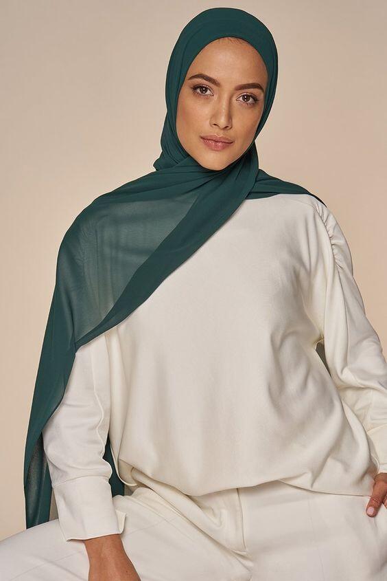 BIAR NGGAK KUSAM! Warna Hijab yang Cocok untuk Kulit Sawo Matang.