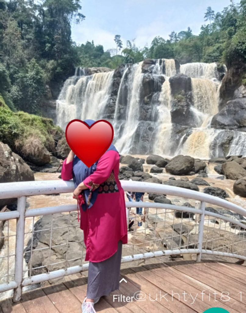 Gadis Hutan Tersembunyi Menjadi The Little Niagara yang Memukau!