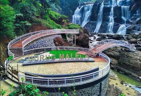 Gadis Hutan Tersembunyi Menjadi The Little Niagara yang Memukau!