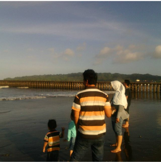 Melihat Merak di Taman Reptil Purbalingga dan Menatap Ombak di Pantai Teluk Penyu